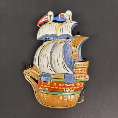 LOT 141: Vintage Japan Lusterware Porcelain Figural Wall Pockets: Art Deco, Ship & Floral