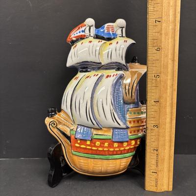 LOT 141: Vintage Japan Lusterware Porcelain Figural Wall Pockets: Art Deco, Ship & Floral