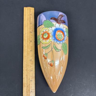 LOT 141: Vintage Japan Lusterware Porcelain Figural Wall Pockets: Art Deco, Ship & Floral