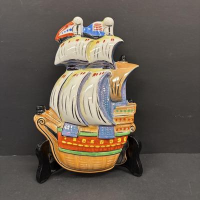 LOT 141: Vintage Japan Lusterware Porcelain Figural Wall Pockets: Art Deco, Ship & Floral