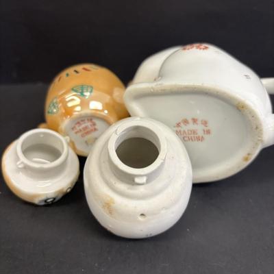 LOT 146: Vintage Japan Lusterware Wall Pockets, Creamer/Sugar Set, Fish/Bird Ashtrays and More