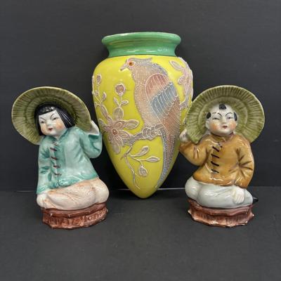 LOT 147: Vintage Moriage Bird Wall Pocket & Hand-Painted Figural Wall Pockets