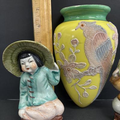 LOT 147: Vintage Moriage Bird Wall Pocket & Hand-Painted Figural Wall Pockets