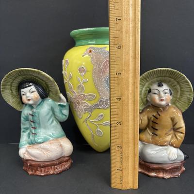 LOT 147: Vintage Moriage Bird Wall Pocket & Hand-Painted Figural Wall Pockets