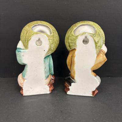 LOT 147: Vintage Moriage Bird Wall Pocket & Hand-Painted Figural Wall Pockets