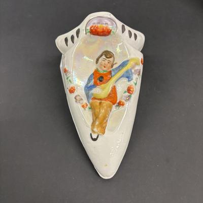 LOT 148: Vintage Wall Pocket Collections: Cuckoo Clock, Floral, Figurine