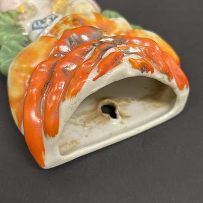 LOT 148: Vintage Wall Pocket Collections: Cuckoo Clock, Floral, Figurine