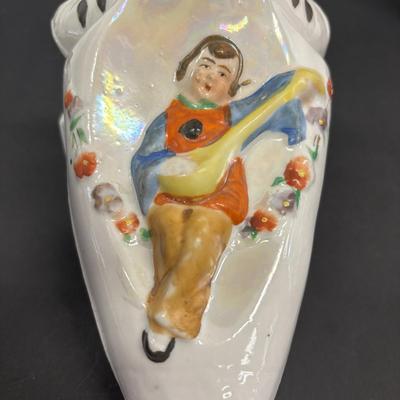 LOT 148: Vintage Wall Pocket Collections: Cuckoo Clock, Floral, Figurine