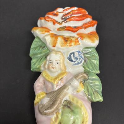 LOT 148: Vintage Wall Pocket Collections: Cuckoo Clock, Floral, Figurine