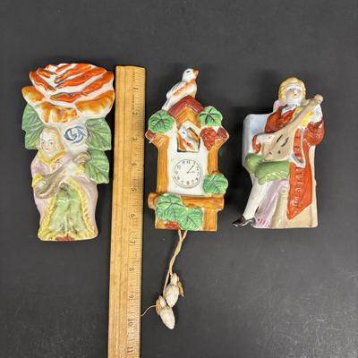 LOT 148: Vintage Wall Pocket Collections: Cuckoo Clock, Floral, Figurine