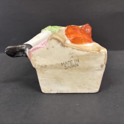 LOT 148: Vintage Wall Pocket Collections: Cuckoo Clock, Floral, Figurine