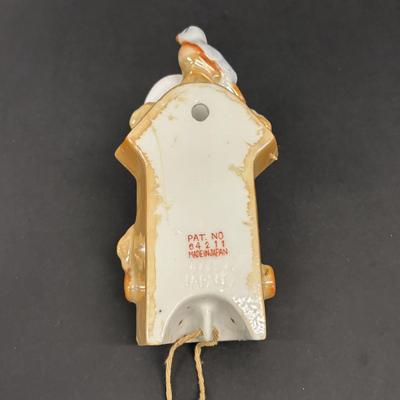 LOT 148: Vintage Wall Pocket Collections: Cuckoo Clock, Floral, Figurine