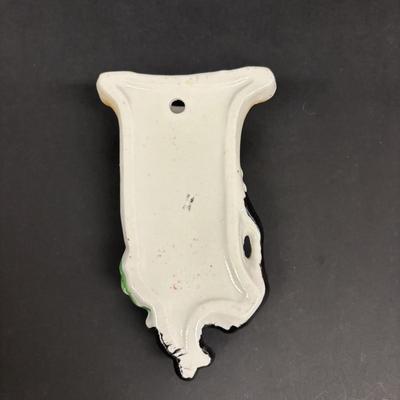 LOT 148: Vintage Wall Pocket Collections: Cuckoo Clock, Floral, Figurine