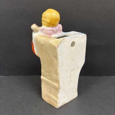 LOT 148: Vintage Wall Pocket Collections: Cuckoo Clock, Floral, Figurine