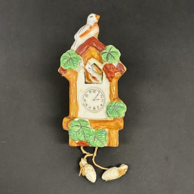 LOT 148: Vintage Wall Pocket Collections: Cuckoo Clock, Floral, Figurine