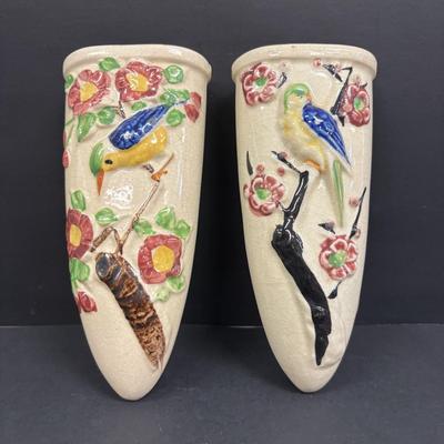 LOT 149: Vintage Wall Pockets: Miyata Ware, Yellow Parot, Bird/Floral