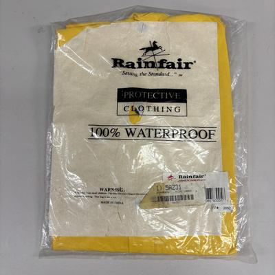 LOT 501: NIP Shakespeare Reflective Nylon Dock Rope, Rainfair Raincoats & Tempest Rain Suit
