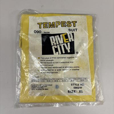 LOT 501: NIP Shakespeare Reflective Nylon Dock Rope, Rainfair Raincoats & Tempest Rain Suit