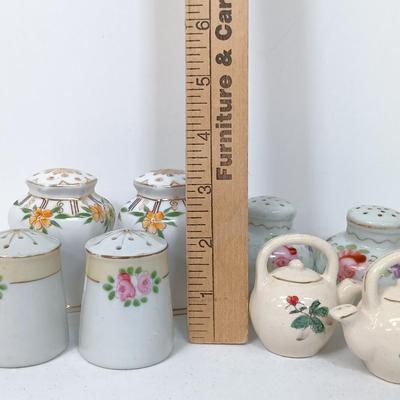LOT 158: Set of (13) Vintage Porcelain Salt and Pepper Shakers