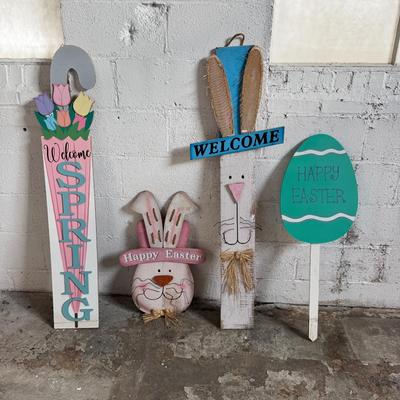 553 Set of 4 Decorative Easter Signs