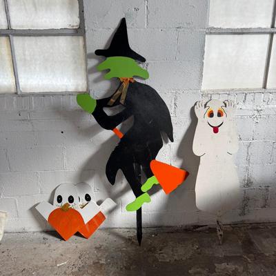 558 Lot of Four Wooden Halloween Yard Signs