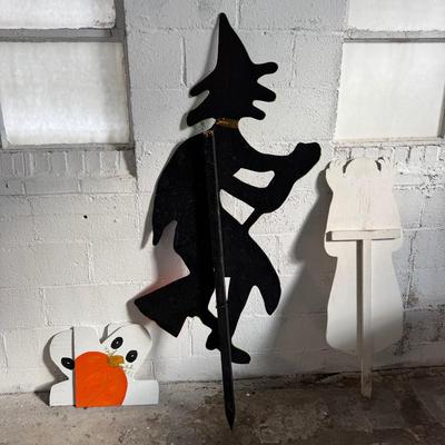 558 Lot of Four Wooden Halloween Yard Signs