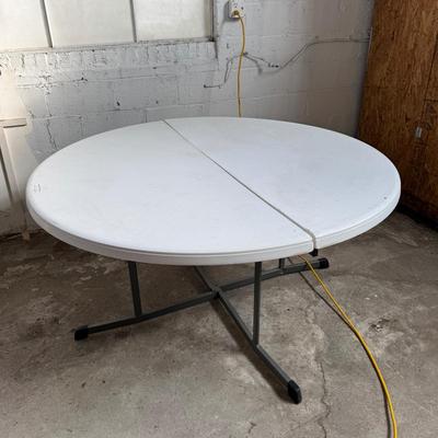 559 Lifetime Collapsible 5' Round Table