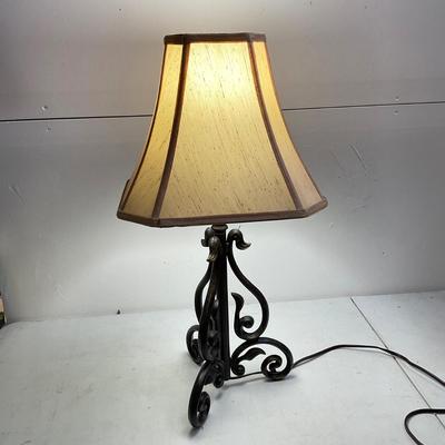 747 Iron Swirl Decorators Lamp