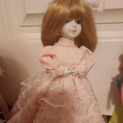 1983 Music Box Doll from Maxine and Hughie