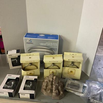 850 Lot of Home Decor, Lamp, Robe Hooks, Towel Rings, Robe Hooks, Wall Shelves