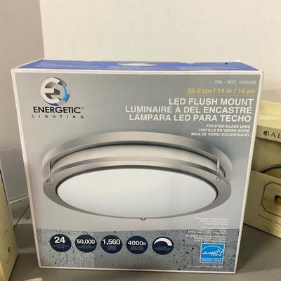 850 Lot of Home Decor, Lamp, Robe Hooks, Towel Rings, Robe Hooks, Wall Shelves