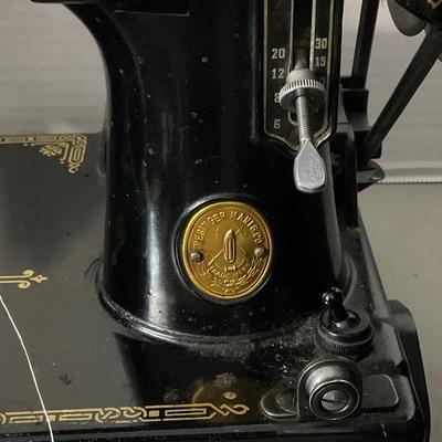851 Vintage Feather weight Singer Sewing Machine