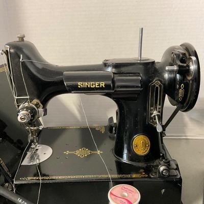 851 Vintage Feather weight Singer Sewing Machine