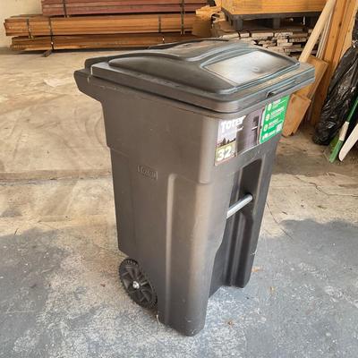 866 Lot of Two Outdoor 32 Gallon Garbage Cans