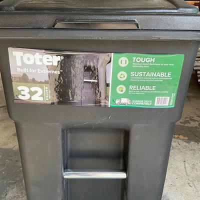 866 Lot of Two Outdoor 32 Gallon Garbage Cans