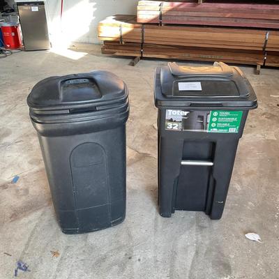 866 Lot of Two Outdoor 32 Gallon Garbage Cans
