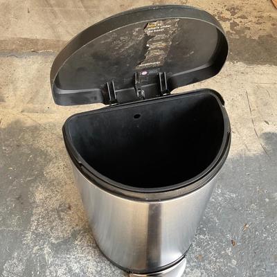 867 Simple Human Curved Front Garbage Can