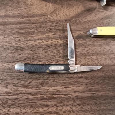 FIXED BLADE KNIFE WITH LEATHER SHEATH AND 2 POCKET KNIVES