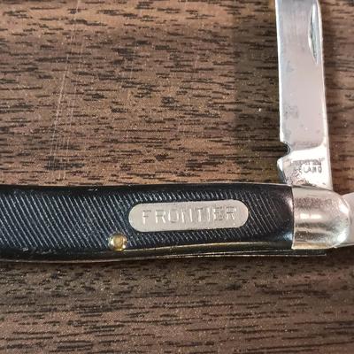 FIXED BLADE KNIFE WITH LEATHER SHEATH AND 2 POCKET KNIVES