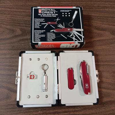 4 PC ROYAL CREST ARMY KNIFE SET WITH ALUMINUM CASE