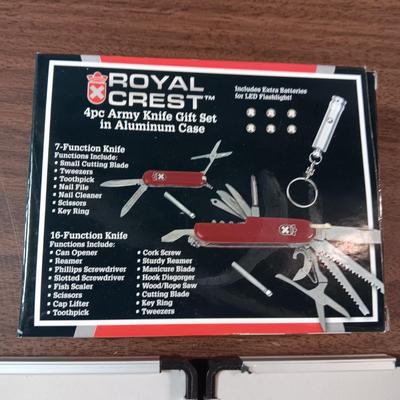 4 PC ROYAL CREST ARMY KNIFE SET WITH ALUMINUM CASE