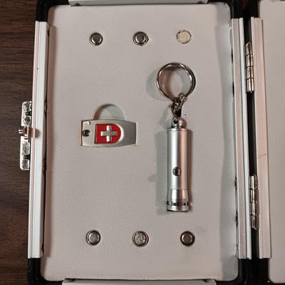 4 PC ROYAL CREST ARMY KNIFE SET WITH ALUMINUM CASE