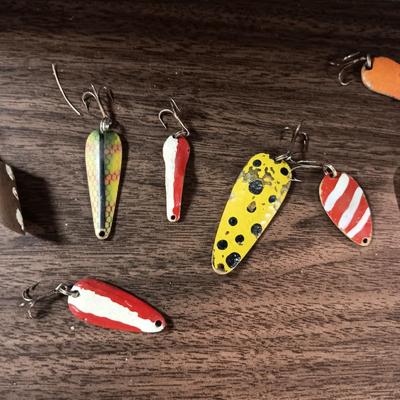 OVER AND UNDER PLANO TACKLE BOX WITH VARIETY OF TACKLE