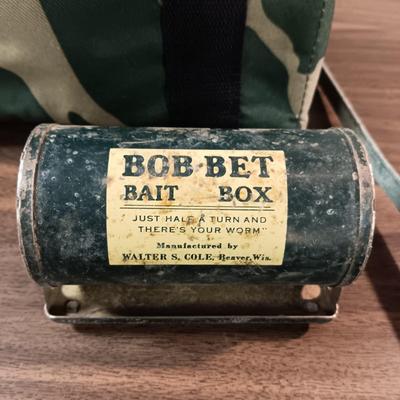 JOHNSON CITATION MODEL 110 FISHING REEL W/BOX, BOB-BET BAIT BOX, POLE HOLDER AND INSULATED BAG
