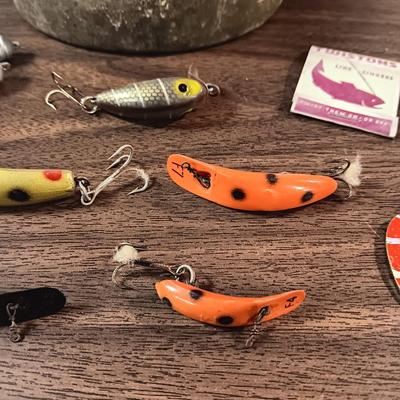VINTAGE FISHING LURES AND BAIT BOX PLUS INSULATED BAG