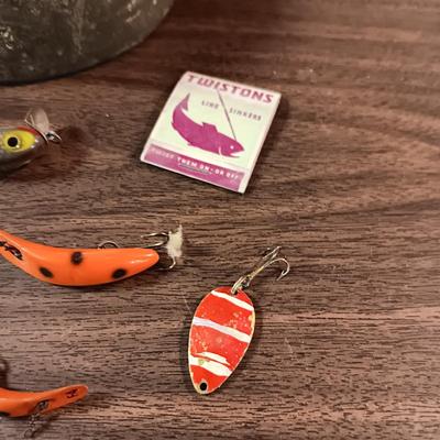 VINTAGE FISHING LURES AND BAIT BOX PLUS INSULATED BAG