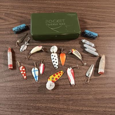 VINTAGE LURES AND A METAL POCKET TACKLE BOX