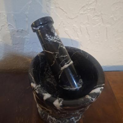Black marble or onyx mortar and pestel set