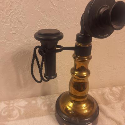 1978 Jim Beam decanter- 1897 modelcandlestick telephone (empty)