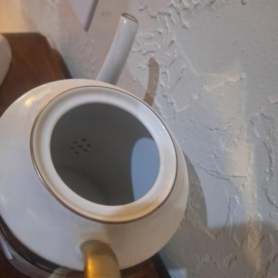 Noritake Forest Bount teapot